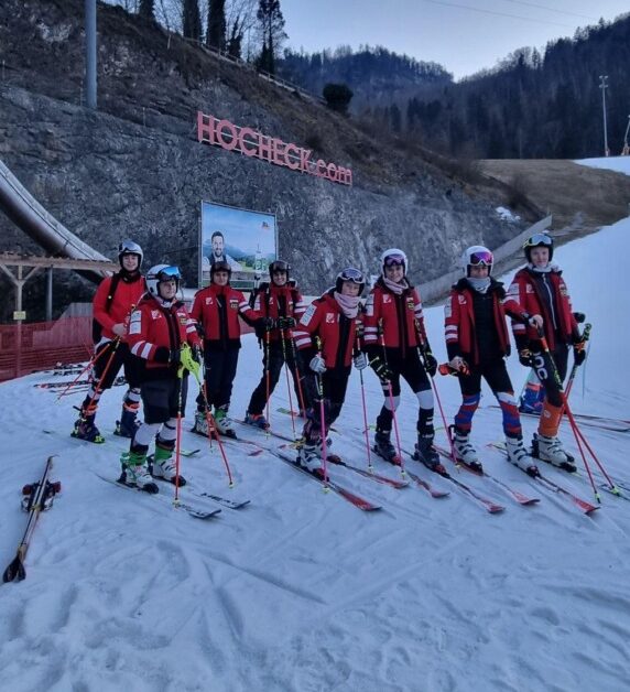 Ski-Jugend bei der Nacht der Geschwindigkeit